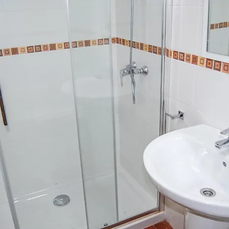 6 Bedroom Beautiful In *