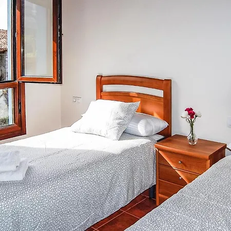 6 Bedroom Beautiful In Casa de Férias