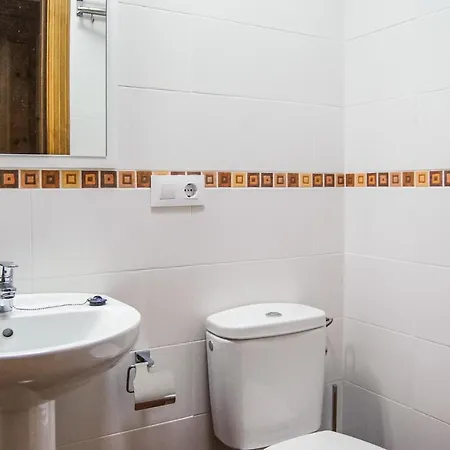 6 Bedroom Beautiful In Casa de Férias