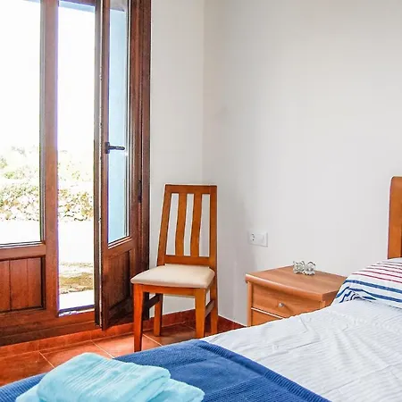 6 Bedroom Beautiful In Casa de Férias *