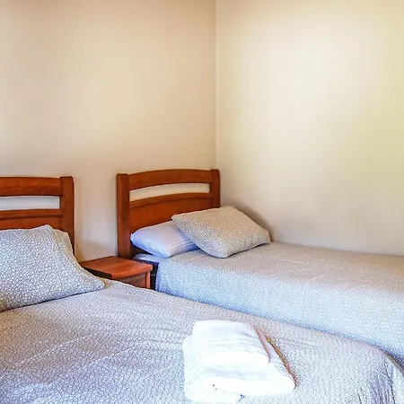 6 Bedroom Beautiful In Casa de Férias *
