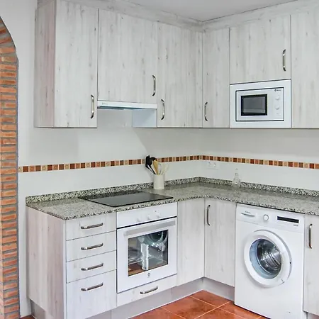 6 Bedroom Beautiful In Casa de Férias